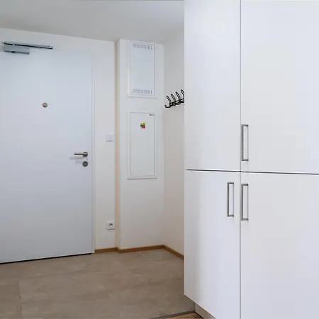 Modern Elegance Lejlighed